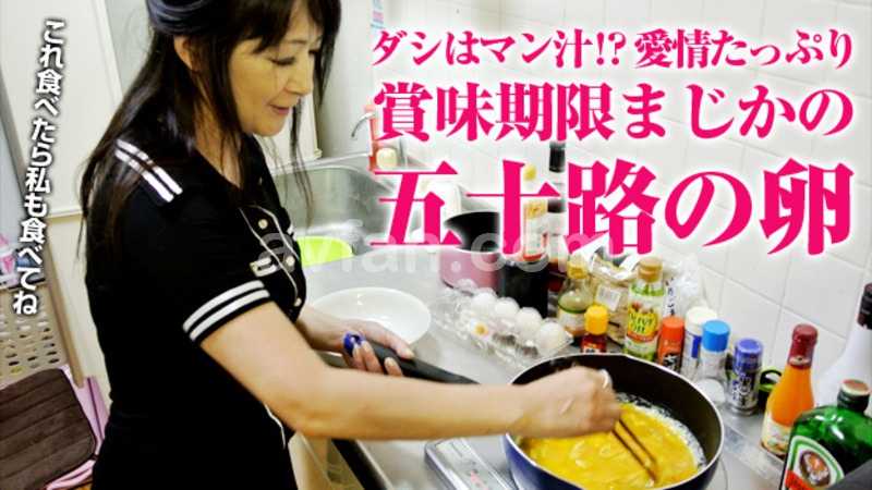 A mother serving traditional Japanese cuisine[Origin]