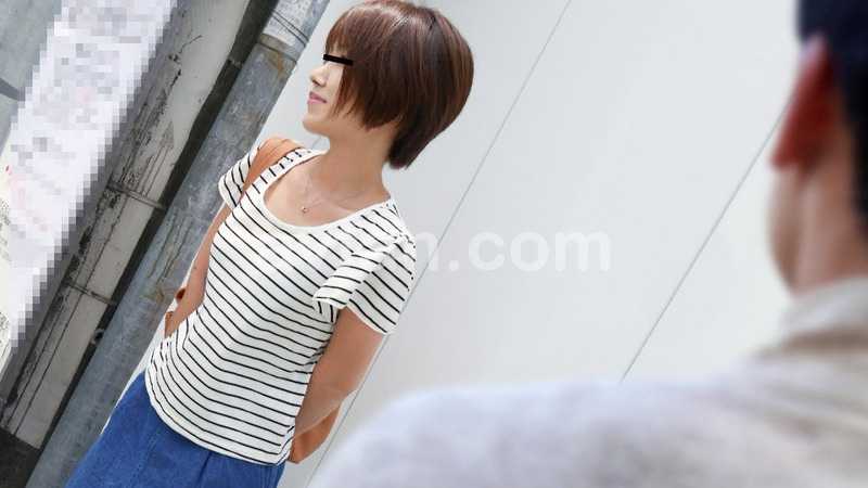 Seducing a Housewife 42 ~A Serious Madam Who Breathes on the Penis~[Origin]