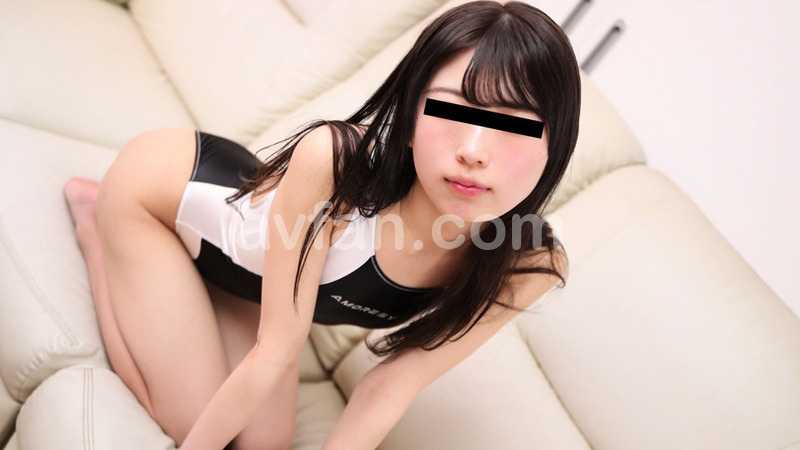 Enjoy the slender body in a wet competitive swimsuit[Origin]