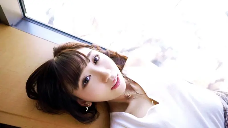 Luxury TV 1231 - A gentle, healing anime-voiced sister makes her AV debut! After breaking up with her ex-boyfriend, she experiences sex for the first time in a while, making her sensitive, smooth body tremble with repeated orgasms![Origin]