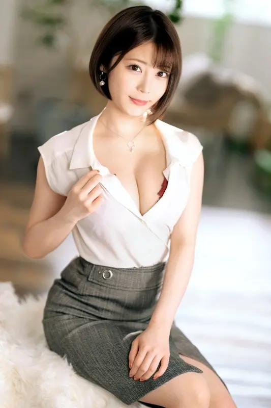 Luxury TV 1583 - A talented and beautiful veterinarian makes her appearance! Sexually frustrated due to incompatible intimate styles with her boyfriend, she displays her lustful side... After a long time without stimulation, she trembles in ecstasy with a dreamy expression![Origin]