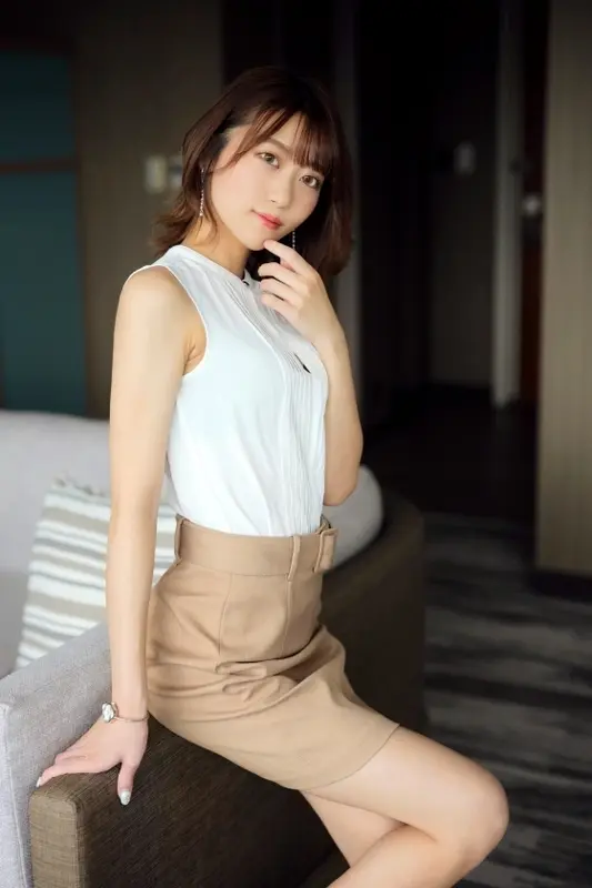 Luxury TV 1659 - Beautiful gym trainer makes AV debut due to sexual frustration! Her slender beautiful body gets soaking wet from multiple orgasms! She shows off with intense oral pleasure as if returning the favor!