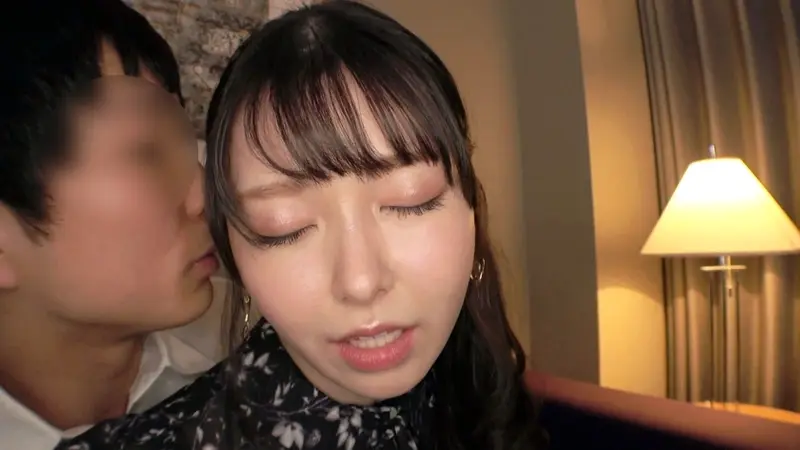 LuxuryTV 1689 'I have 5 friends with benefits...' A cafe waitress with a cute face and healing voice makes her first appearance! An insatiable appetite for sex that's unimaginable from her pure and graceful demeanor! She immerses herself in pleasure with a dreamy expression during passionate, mutually indulgent sex!