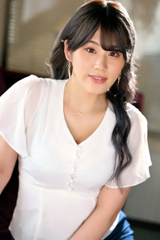 LuxuryTV 1723 - A beautiful esthetician with a radiant personality and charming smile makes her appearance! She's thrilled about experiencing sex different from her casual encounters. Once undressed, her sensitive and glamorous body delights the male performer! Her excitement peaks with intense stimulation! Her face shows ecstasy as she moans and climaxes from the vigorous thrusting!!