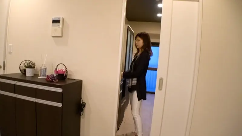 Picking Up a Celebrity Housewife on the Street for Home AV Filming! ⇒ Creampie Sex! celeb.28 The Dog-Loving Slim Beauty Wife's Sex was as Wild as an Animal!? in Setagaya