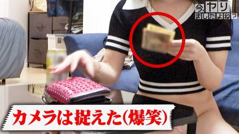 Breaking into the love nest for NTR! Tracking a woman who picked up a large sum of money and fled! After locating her residence, skillfully persuading her and breaking in! Starting NTR intercourse until she reflects and submits! Enjoying her glossy, translucent beautiful skin, and since she's an active submissive cosplay cafe worker, having her change into uniform for clothed intercourse! Packed with content from introduction to intercourse until the end!