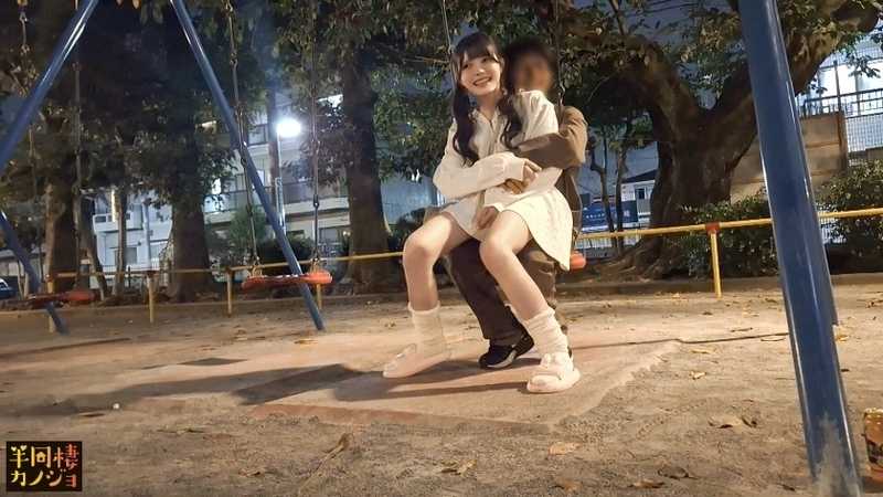 Relaxing at home in the morning with my girlfriend who is not wearing a bra, we share intimate moments while she's in casual clothes with no makeup. That smile she shows only to me... Her slender figure with beautiful curves as we spend our precious Friday together. Would you like to experience the happiest moment in life? Enjoying her clean body after bath at night, and stimulating her sensitive spots in the morning. A secret couple's private time together.