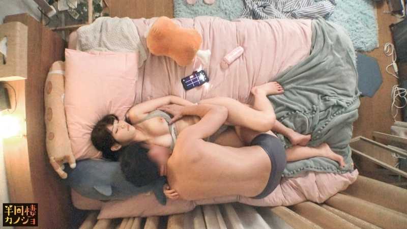 【夜中の日跨ぎ生えっち】家でリラックスしてるマッサージ好きGカップ彼女と、部屋着すっぴん姿で貪り合う。僕にしか絶対見せない笑顔、メス顔、イキ顔…。隙あらば彼女の豊満なおっぱいを堪能できる、人生で一番幸せな時間を疑似体験してみませんか？スキンシップを重ねて次第に互いに求め合って織りなす中出し夜更かしSEXと、朝勃ちチ◯コを喉奥イラマチオで包み込まれる朝。秘密のカップルハメ撮り投稿【半同棲カノジョ】