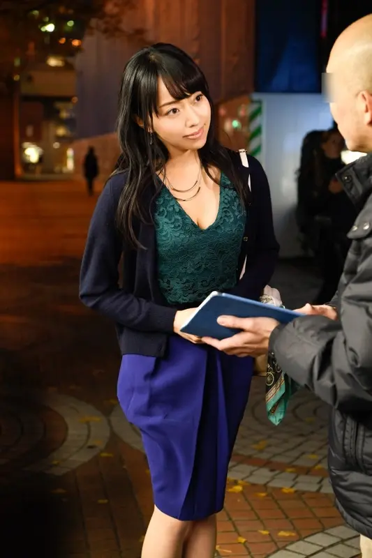 Picking Up Wealthy Married Women on the Street for Home AV Shooting! => Creampie Sex! celeb.55 A seemingly pure and virtuous wife transforms into an unrecognizably erotic spouse when faced with male anatomy!!! in Shinjuku