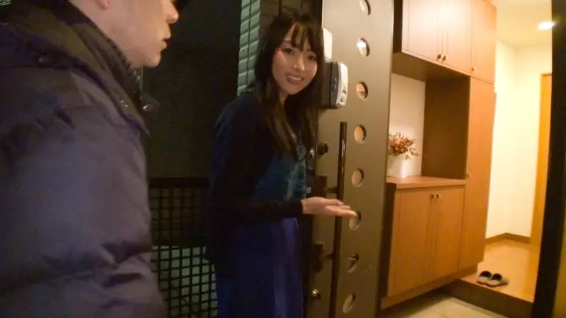Picking Up Wealthy Married Women on the Street for Home AV Shooting! => Creampie Sex! celeb.55 A seemingly pure and virtuous wife transforms into an unrecognizably erotic spouse when faced with male anatomy!!! in Shinjuku