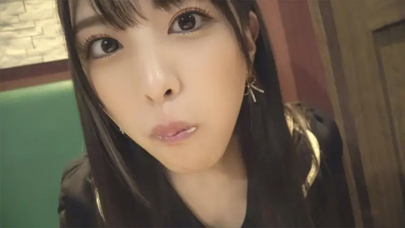 25-year-old Office Lady Shiori Kuraki with Beautiful Legs - Having an Affair and Creampie Just Before Marriage[Origin]