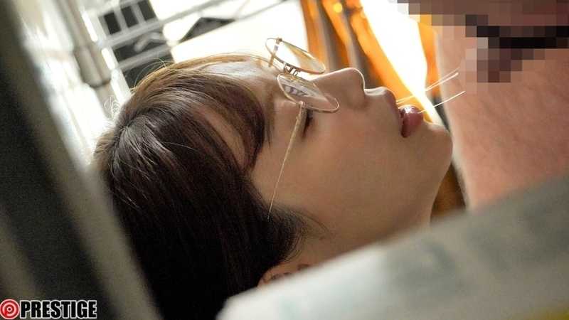 中年男のねっちょりセックスに溺れる文系女子。粘着性高湿度サイレントセックス 釈アリス【限定特典映像10分付き】