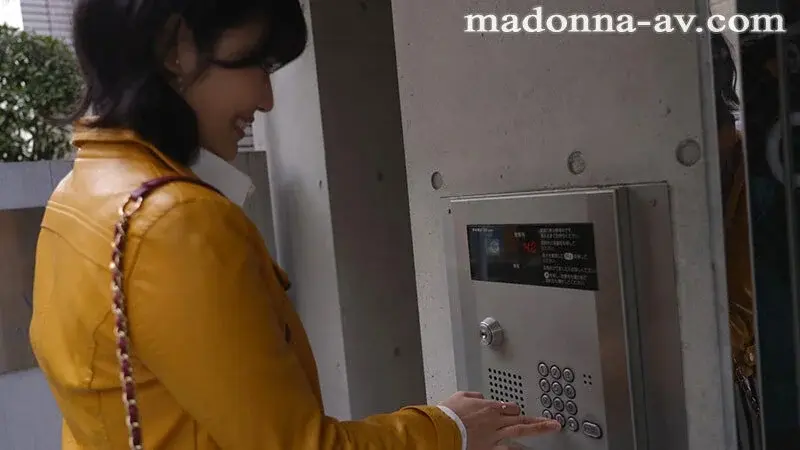 Shocking NTR Documentary: Seductive Femme Fatale!! I'm going to infiltrate the love nest of a newly married submissive husband and destroy their marital love. - Nao Jinguji[Origin]