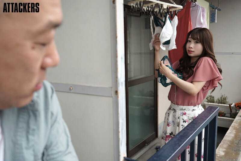 悪質隣人クレーマーにイカされまくった欲求不満な美人妻。 加藤結衣