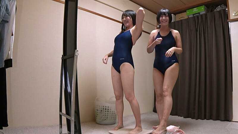 春原未来×乃木蛍 姉御の個撮 神レズスク水 女が自らカメラを持ち可愛い女子の水着姿をじっとり撮影！親父の個撮ゆずりのハミ毛、ジョリワキ等のフェチ接写はもちろん女に撮られる恥ずかしい放尿やローション密着やレズSEXを完全着衣で楽しむレズハメ撮りAV