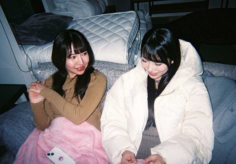 If we were dating... it would be a day overflowing with love. Twin coordinated outfits for going out, taking baths together, kissing, and a 24-hour limited overnight home date - Ruo Kawagawa and Erika Ozaki[Origin]