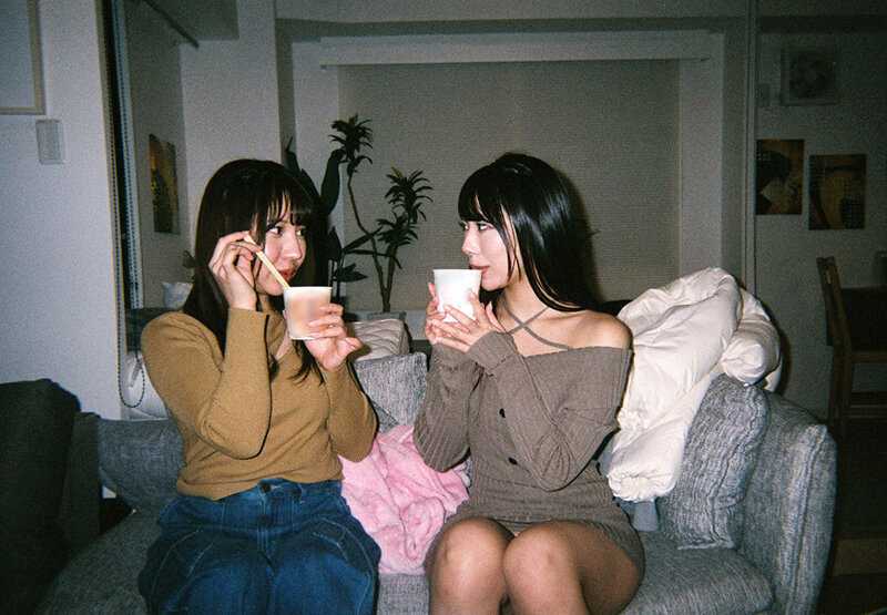 If we were dating... it would be a day overflowing with love. Twin coordinated outfits for going out, taking baths together, kissing, and a 24-hour limited overnight home date - Ruo Kawagawa and Erika Ozaki[Origin]