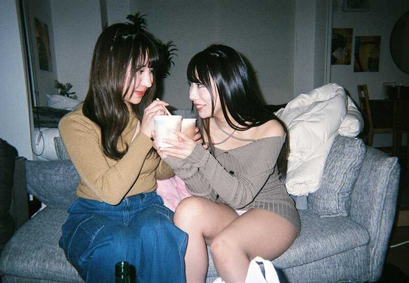 If we were dating... it would be a day overflowing with love. Twin coordinated outfits for going out, taking baths together, kissing, and a 24-hour limited overnight home date - Ruo Kawagawa and Erika Ozaki[Origin]