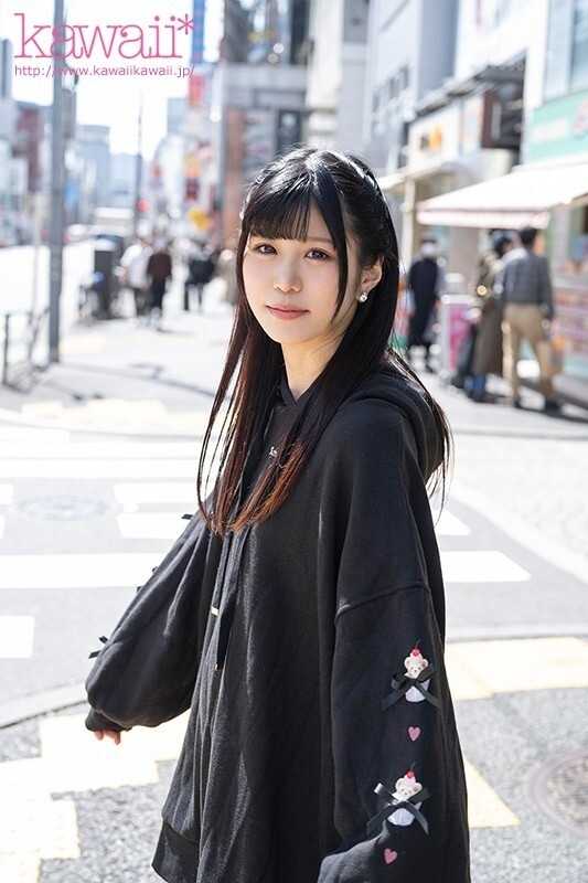 パーカー脱いだら超スリムBODY！！クレープ屋でバイトする等身大の女子大生 めちゃんこイキまくる大痙攣3本番debut！！ 越智あいら