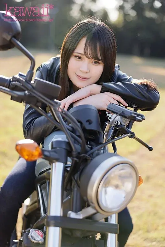 Kawaii Discovery Offer - The rumored biker girl turns out to be unexpectedly sensitive, squirting profusely?! AV debut of Momose Marin, leaking juices in ecstatic climax[Origin]