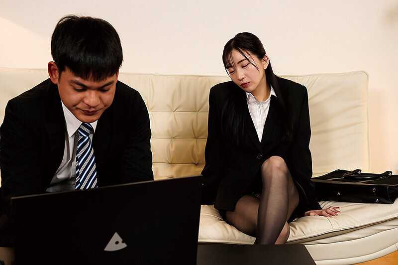 魅惑の黒パンスト女上司 鈴木真夕