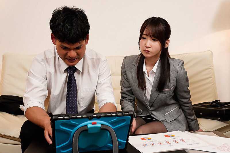 魅惑の黒パンスト女上司 依本しおり