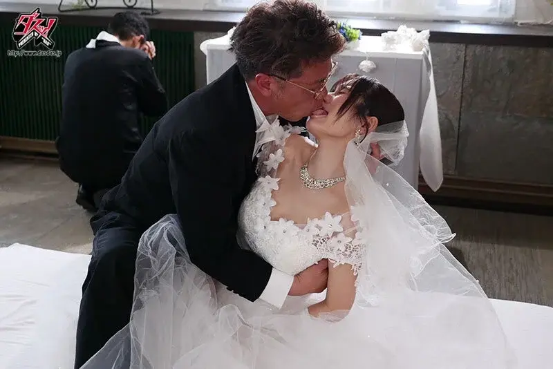 My beloved sister, more precious than my own life, is being forced into an unwanted marriage with a rotten middle-aged man... Multiple wedding insemination intercourse for pregnancy - Mei Itsukaichi[Origin]