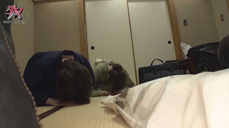 A busty innkeeper is subjected to a full day of coerced filming by a malicious customer, leading to absolute submission and compensation[Origin]