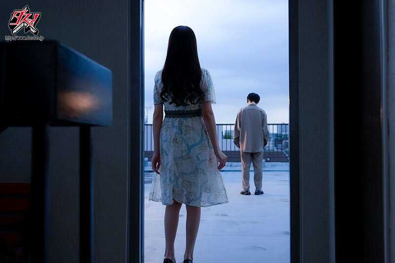 Without restraints, neither lovers nor friends with benefits, she indulges in desire. Do AV actresses dream of their performances? Tachibana Mary