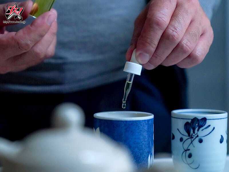 Slender and elegant wife Akari Hanasato was taken advantage of by my father[Origin]