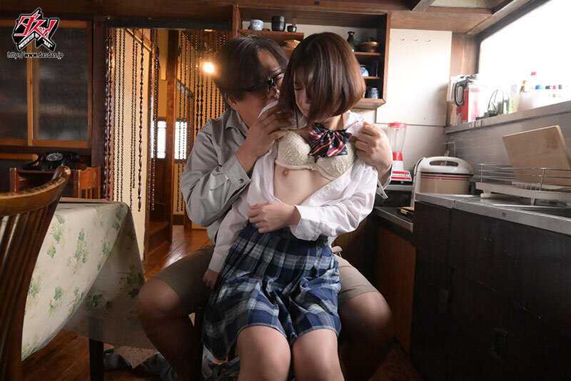 お母さんの借金で…毎日15時になると110kg巨漢男がやってきて圧迫マンモスピストンで私を種付け拷姦し続けます。 市井結夏