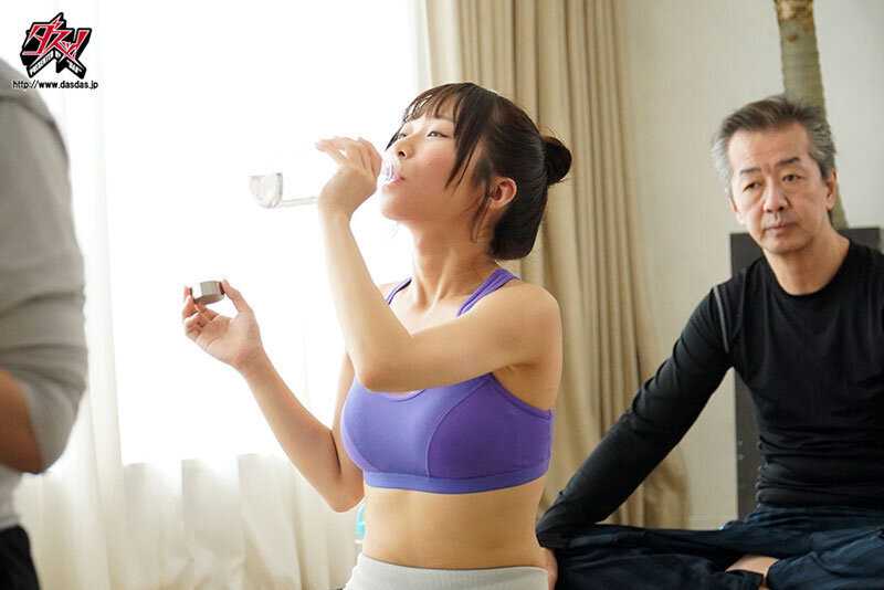 媚薬を盛られ発汗発情！自然と下品ガニ股ジョバジョバお漏らし！ガクガク痙攣敏感ホットヨガ教室 天羽りりか