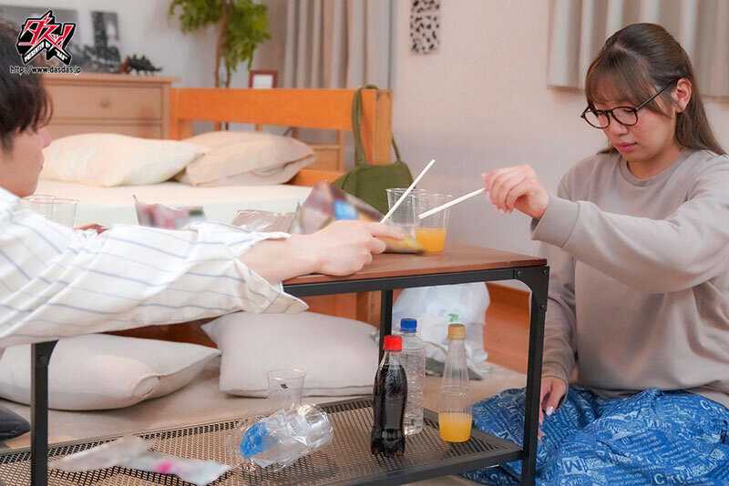 王様ゲームで急接近した隠れ淫乱な地味巨乳と、一泊二日のラブラブ中出しセックス。 七海那美