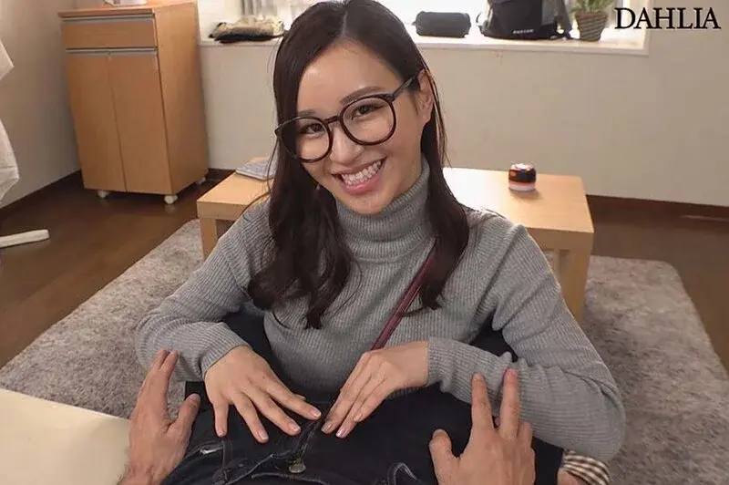 I got horny... A dream matching situation to fulfill the fantasy of doing it with an older sister who is neither a lover nor a friend with benefits. Spring brings out maximum sexual desire!! Sudden climax SEX - Honoka Ashina 5 Stories Collection[Origin]