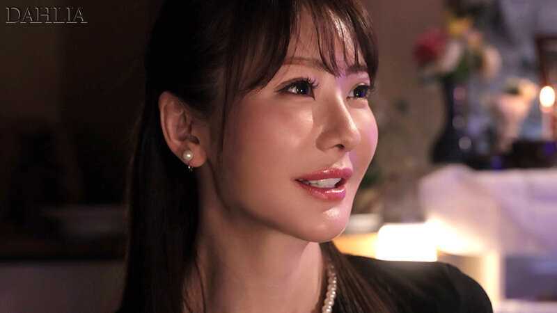 【喪服キメセクNTR】亡くなった旦那の親友と葬式前夜に不謹慎なSEXでチ○ポ狂いの覚醒状態に…気づいたら大乱交になっていました。 小沢菜穂