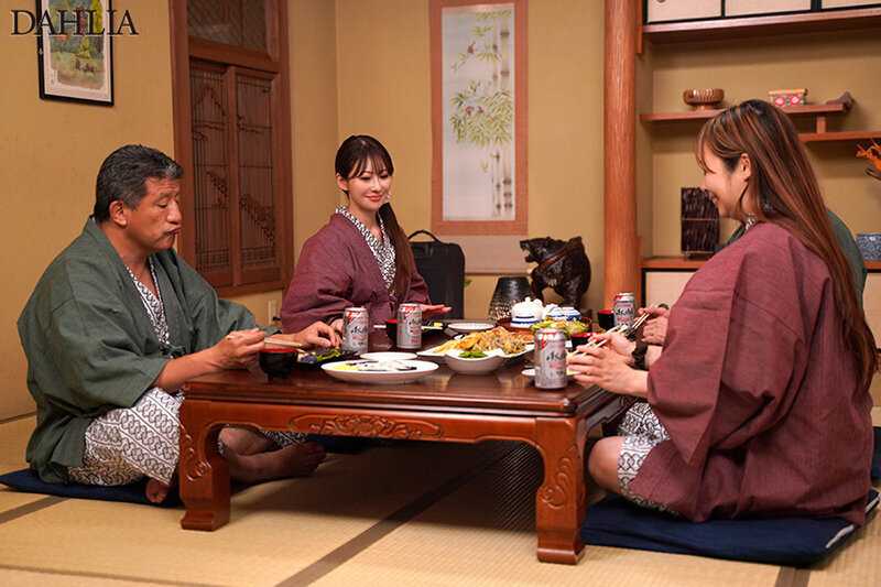 混浴温泉NTR 結婚直前の彼女の母親を孕ませてしまった…。 小沢菜穂