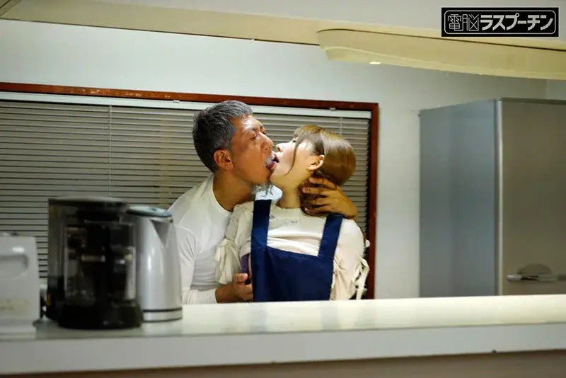 Married Woman Mai Hoshikawa Gets Hooked on Muscular Old Man's Relentless Pounding[Origin]