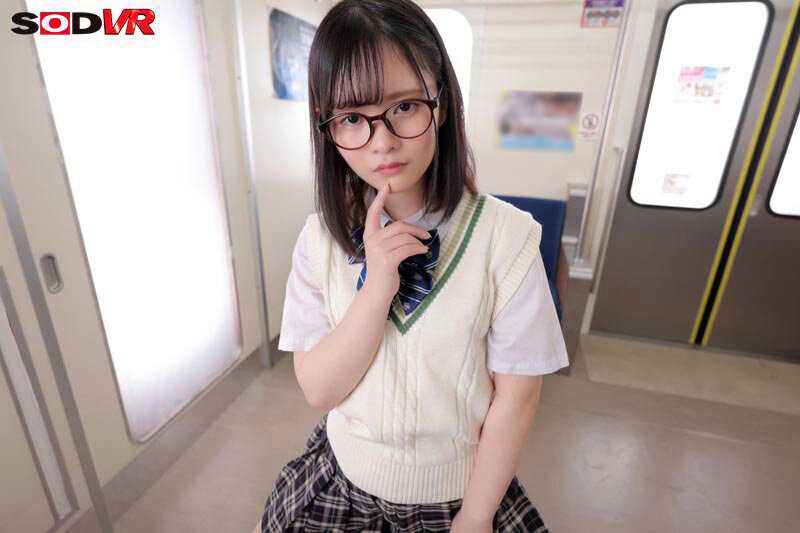 When I wake up in VR, I find a literary girl who always reads books on the train straddling me... In an empty train car with just the two of us, she seduces me slowly and thoroughly.[Origin]