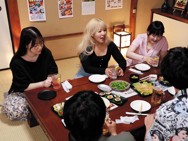 合コン数合わせ要員の陰キャ女子に居酒屋トイレで路上でめっちゃキスされ軽率にお持ち帰りしたら…一発ヤっても帰ってくれず勝手に同棲開始 デカパイズリと乳揺らしピストンで連日ザーメン抜き盗られ生活 丸最レア