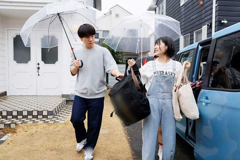 ボーイッシュ女子逆3P！男友達みたいな黒髪ショートの幼馴染から常に乳首責めとベロチューの同時攻撃でヤられまくった1泊2日。小松本果 虹村ゆみ