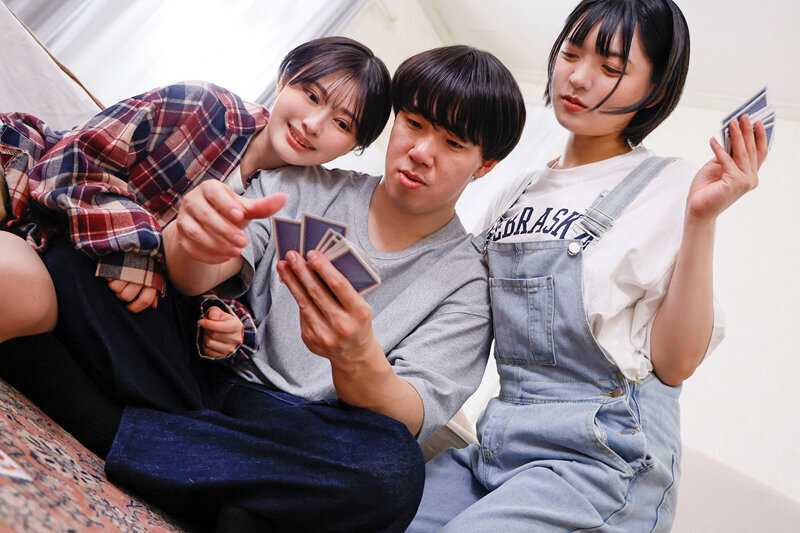 ボーイッシュ女子逆3P！男友達みたいな黒髪ショートの幼馴染から常に乳首責めとベロチューの同時攻撃でヤられまくった1泊2日。小松本果 虹村ゆみ