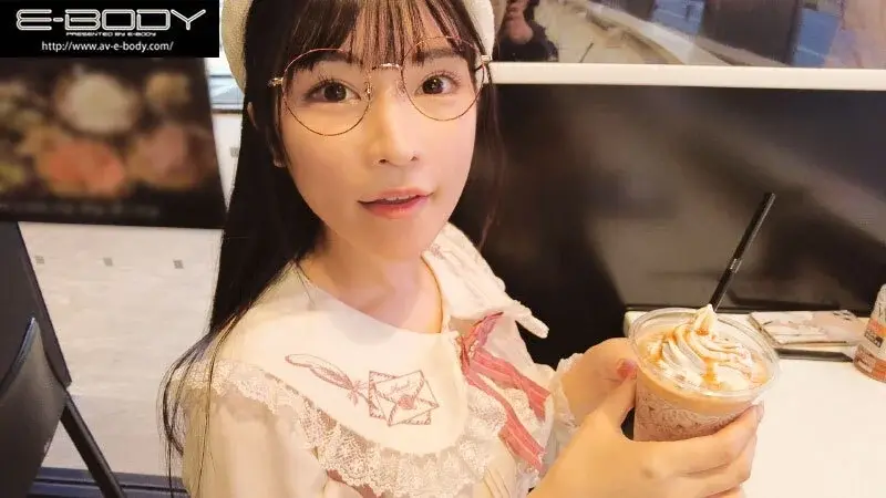 When I undressed my first girlfriend... Her slim figure with surprisingly large breasts was beyond what her clothes suggested, and her cute face without glasses was unexpectedly beautiful. I was so excited that I couldn't stop making love until my desire was completely satisfied. - Kurumi Sakura[Origin]