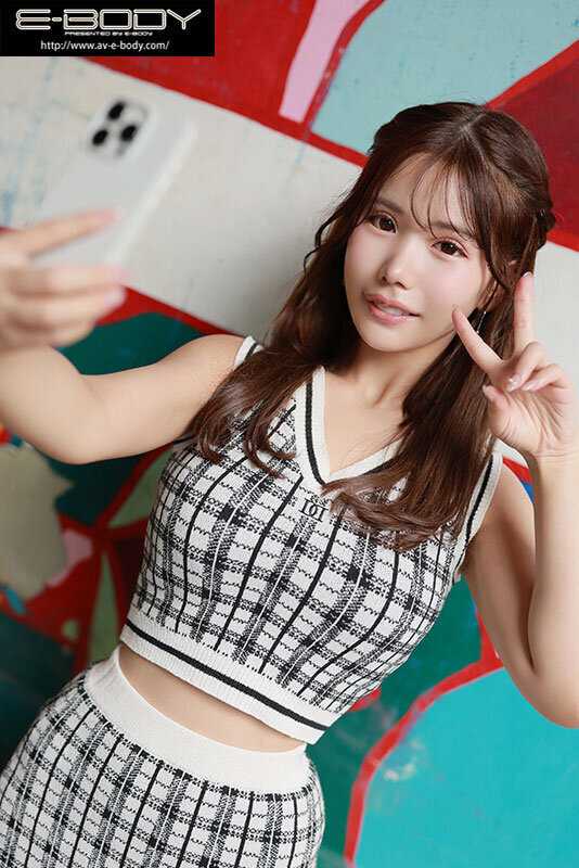 Slim busty glamorous Instagram influencer lady from the beauty industry receives PR projects, but shows completely unglamorous genuine orgasms in her AV debut - Suzukaze Ui[Origin]