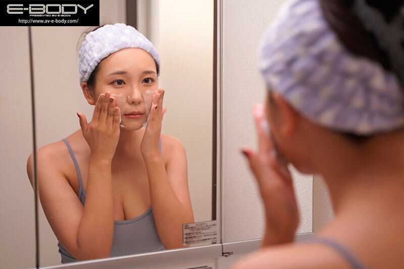 Due to heavy rain during overtime, I couldn't return home and stayed at a caring colleague's house... Despite having a wife, I got excited by her wet large breasts and defenseless pajama appearance, leading to multiple affairs until morning. Riri Haruka