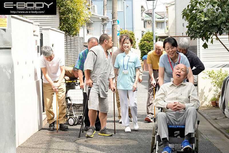 優しくて断れない人妻介護士は 真っ白な女体を高齢者に貪られ… 濃厚こってり計16P乱交 柏木ふみか