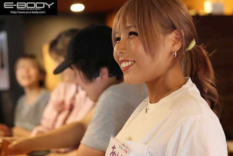 日焼けアトが激シコなぴちぴちこんがりG乳 巨乳すぎる看板娘 最後の平成ギャル 愛那あい（25） 実家のお店を話題にしたくてやっちゃえ精神でAVデビュー