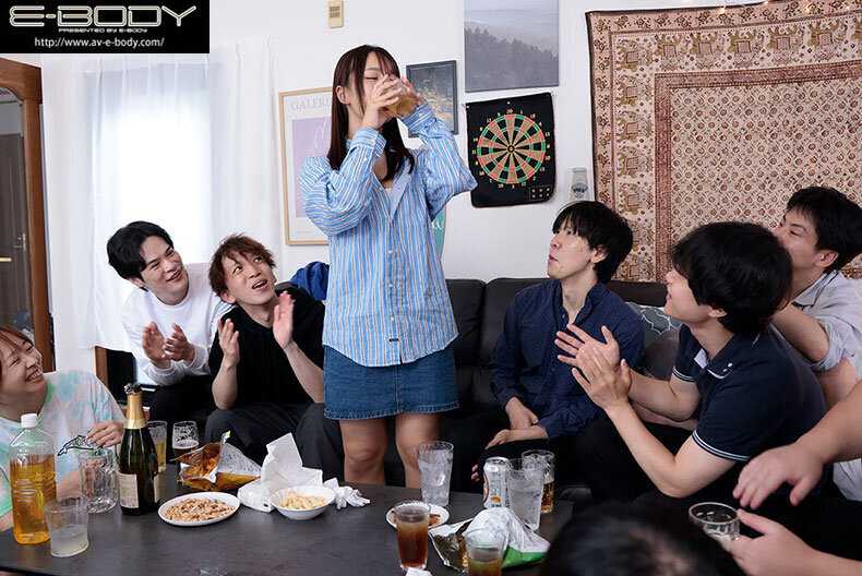 ヤリ部屋で雑にモミ犯●れてアへ笑顔でピースしてるなんてどうかしてるぜ 大好きな巨乳彼女が大学サークルの男達にノリノリで寝取られて… 莉々はるか