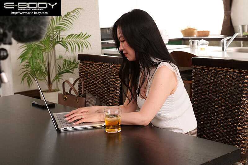 女性起業家 岬ひかり 32歳 E-BODY電撃移籍 平成一桁ガチ熟女の完熟ボディと淫らなイキ顔を視姦せよ