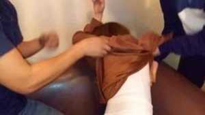 【個人】白目剥いて絶叫する人妻、大量潮吹きで崩壊寸前