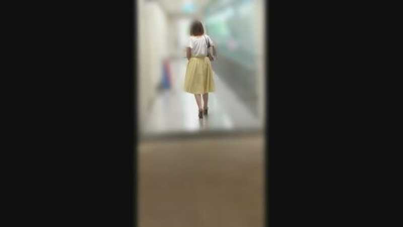 独占販売【無修正ｘ個人撮影】お稽古の月謝の支払いの為に体を売る人妻…自分の子供が水泳教室の時間に、公民館の多目的トイレで￥交でお金を稼ぐ主婦に中出しを強要！